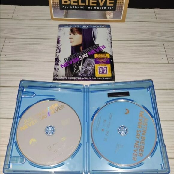 Justin Bieber Never Say Never Blu-ray DVD Combo - Picture 3 of 11